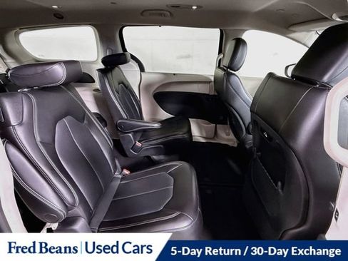 Used 2023 Chrysler Pacifica Touring-L FWD image 33