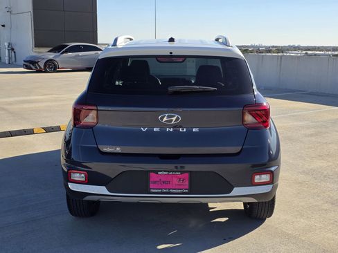 Certified 2024 Hyundai Venue Limited image 7
