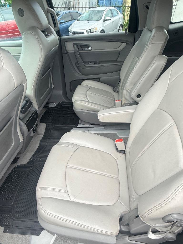 Used 2014 Chevrolet Traverse LT FWD image 4