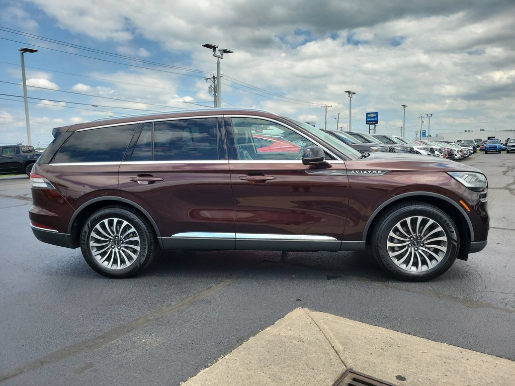Used 2020 Lincoln Aviator Reserve w/ Elements Package Plus AWD/4WD image 3