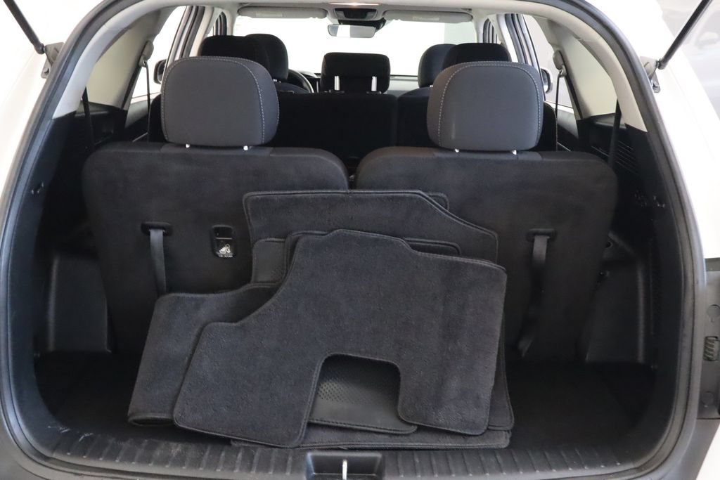 Used 2023 Kia Sorento LX FWD image 38