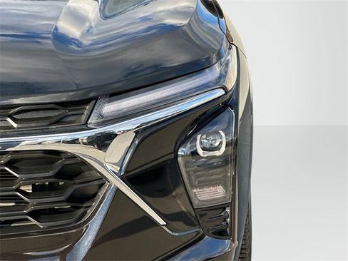 Used 2024 Chevrolet Trax LT w/ LT Convenience Package image 27