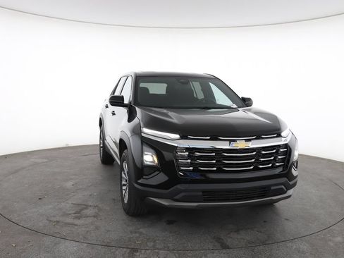 Used 2025 Chevrolet Equinox LT FWD image 3