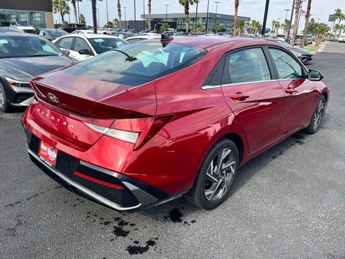 Used 2025 Hyundai Elantra SEL FWD image 4