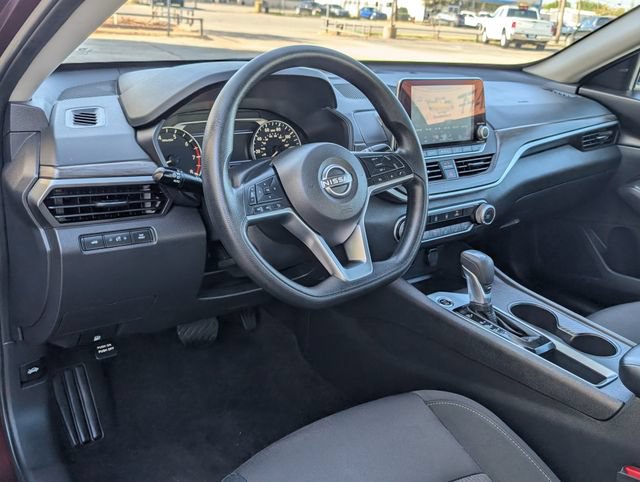 Used 2025 Nissan Altima 2.5 SV FWD image 4