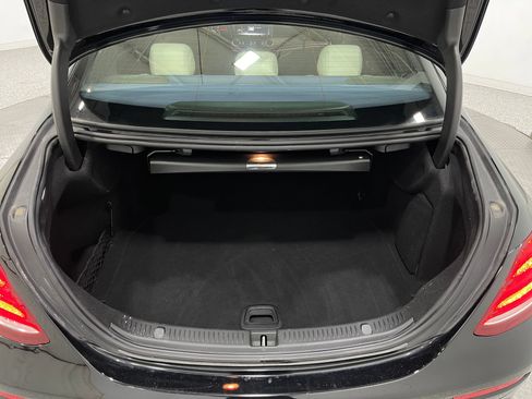 Used 2018 Mercedes-Benz E 300 image 28