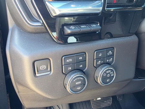 Used 2022 Chevrolet Silverado 1500 LTZ w/ LTZ Premium Package image 12