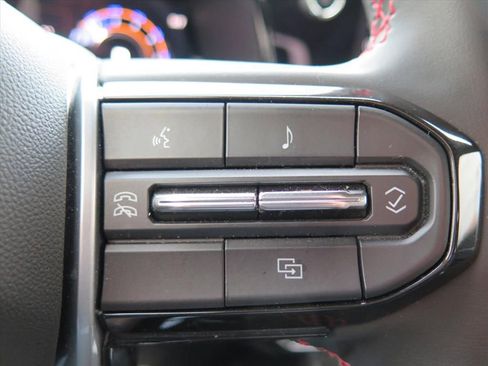 Used 2024 Chevrolet Colorado Z71 w/ Z71 Convenience Package 2 image 14