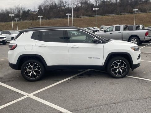 New 2026 Jeep Compass Limited image 9