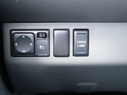 Used 2019 Nissan Frontier SL image 32