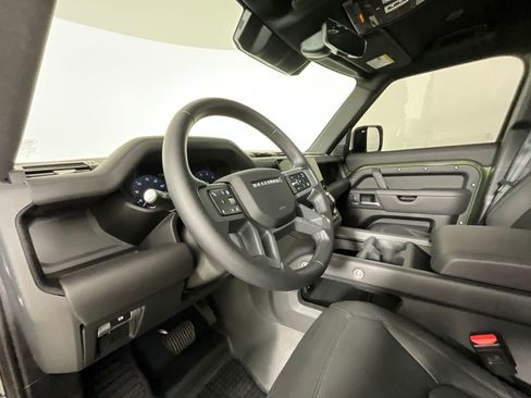 Used 2026 Land Rover Defender 130 X-Dynamic SE AWD/4WD image 15
