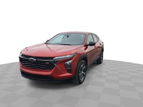 Used 2024 Chevrolet Trax RS w/ Driver Confidence Package image 3