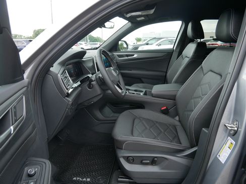 New 2025 Volkswagen Atlas Cross Sport SE image 6