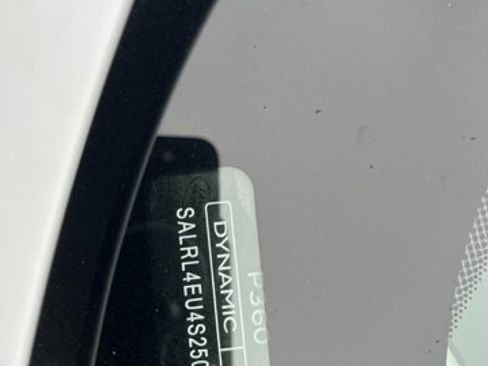 Certified 2025 Land Rover Discovery Dynamic SE image 36