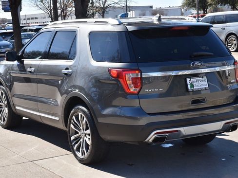 Used 2017 Ford Explorer Platinum image 10