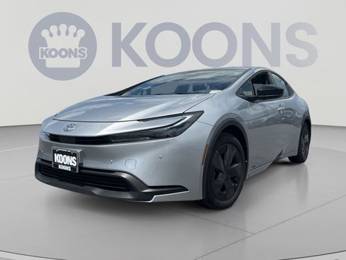 Used 2025 Toyota Prius LE AWD/4WD image 1