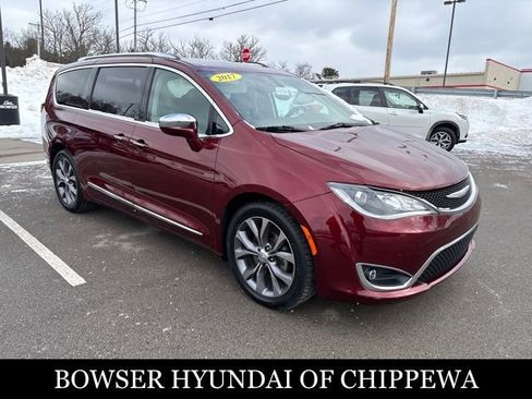 Used 2017 Chrysler Pacifica Limited image 7