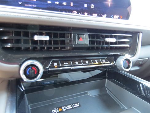 Used 2025 Chevrolet Tahoe LT w/ Comfort Package AWD/4WD image 25