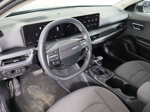 Used 2025 Kia K4 EX image 25
