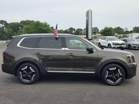 Used 2023 Kia Telluride EX AWD/4WD image 3