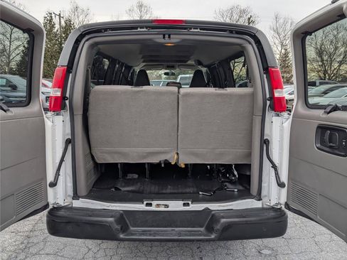 Used 2023 Chevrolet Express 3500 LS RWD image 15