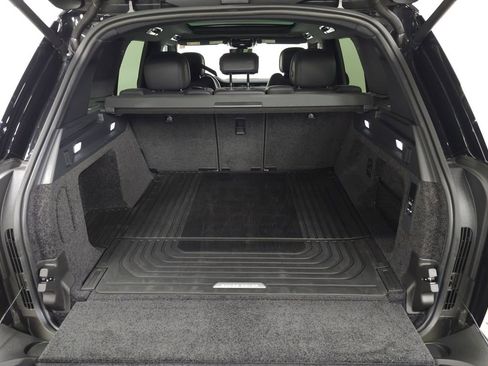 Used 2025 Land Rover Range Rover SE AWD/4WD image 6