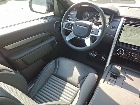 Certified 2025 Land Rover Discovery Dynamic SE AWD/4WD image 18