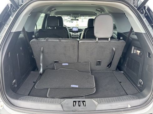Used 2023 Ford Explorer XLT w/ Equipment Group 202A image 12