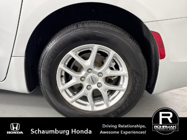 Used 2023 Chrysler Voyager LX FWD image 5