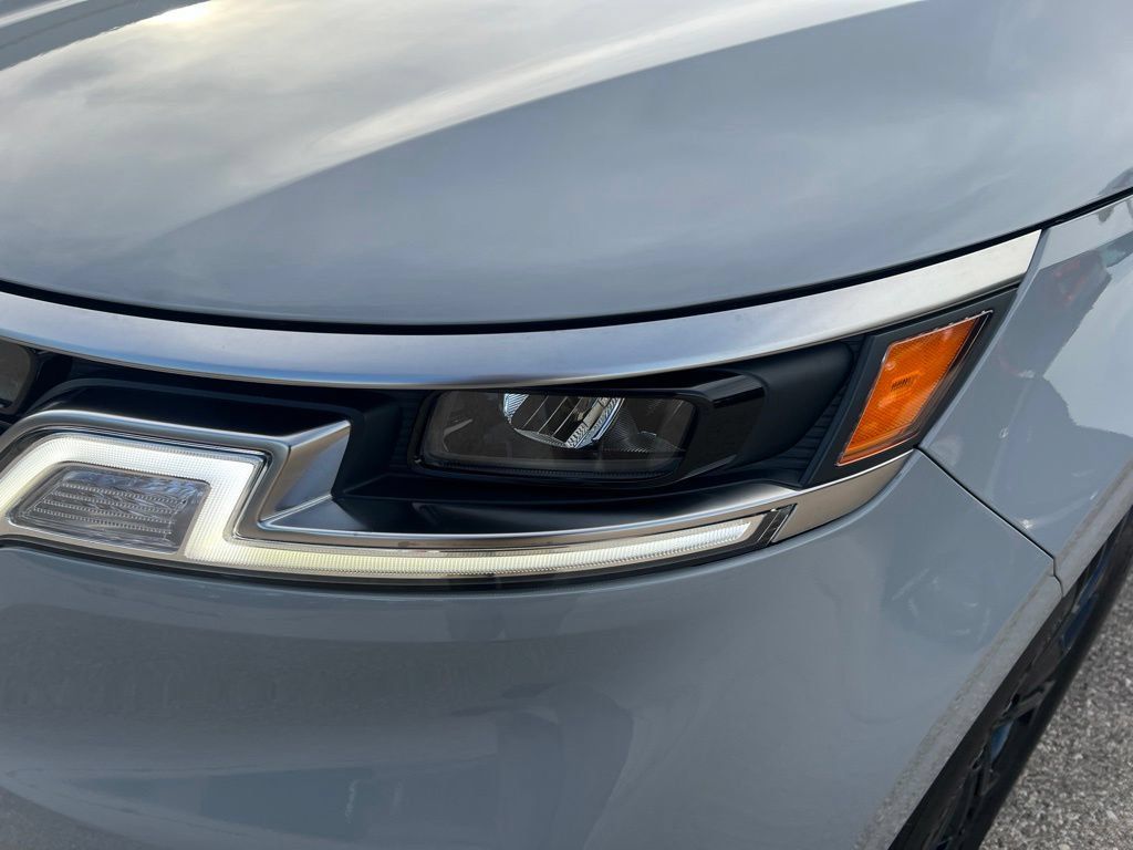 Certified 2023 Kia Carnival SX FWD image 27