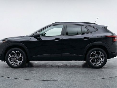 Used 2025 Chevrolet Trax LT image 5