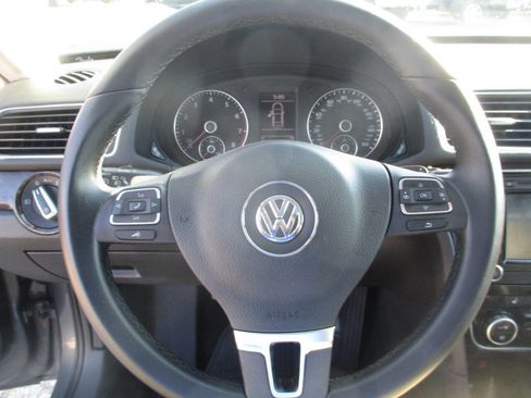Used 2014 Volkswagen Passat 3.6 SEL Premium image 19