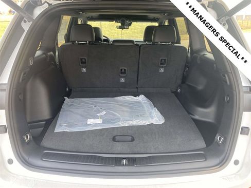 New 2025 Jeep Grand Cherokee Altitude image 38