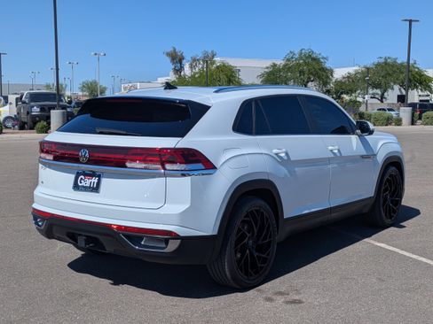 Used 2024 Volkswagen Atlas Cross Sport SE image 5