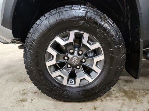 Used 2020 Toyota Tacoma TRD Off-Road w/ Technology Package image 11