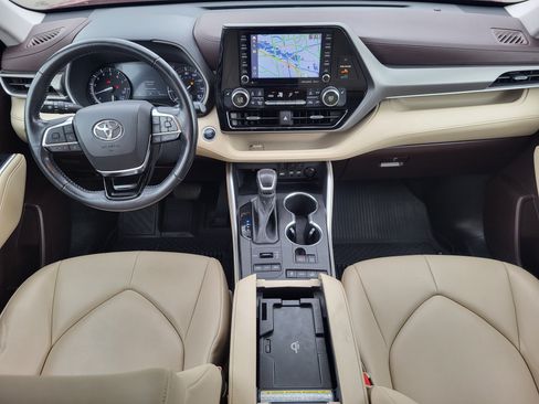 Used 2020 Toyota Highlander XLE AWD/4WD image 22