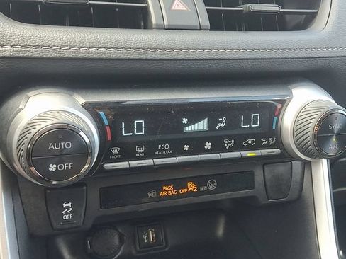 Used 2025 Toyota RAV4 LE AWD/4WD image 16