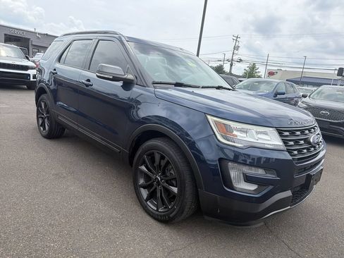 Used 2017 Ford Explorer XLT w/ Equipment Group 202A AWD/4WD image 7