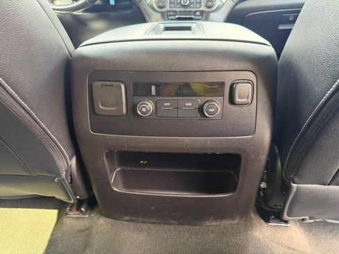 Used 2016 Chevrolet Suburban LS RWD image 27