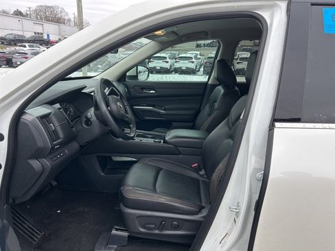 Used 2023 Nissan Pathfinder SL image 8
