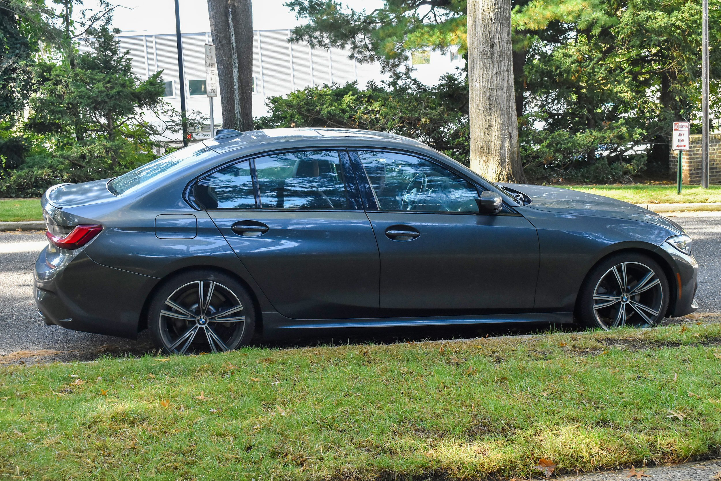 Used 2022 BMW 330i Sedan w/ M Sport Package RWD image 10