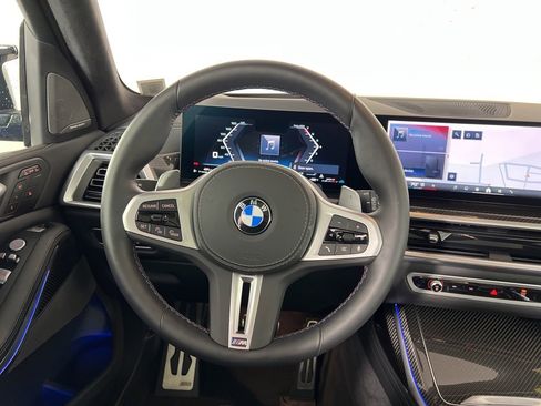 Used 2025 BMW X7 M60i w/ Climate Comfort Package image 18