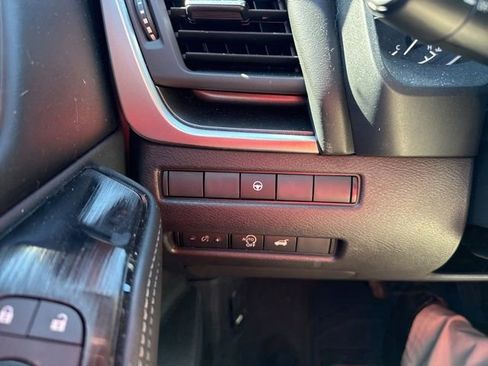 Used 2024 Nissan Rogue SV FWD image 24