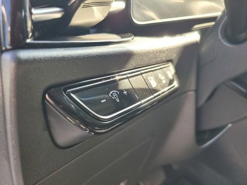 Used 2025 Kia Niro EX image 17