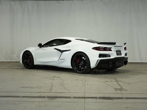 Used 2023 Chevrolet Corvette Z06 image 3