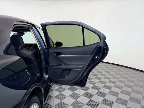 Used 2018 Toyota Camry XLE image 27