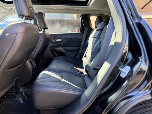 Used 2019 Jeep Cherokee Limited image 17