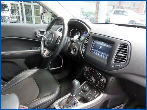 Used 2021 Jeep Compass Latitude w/ Convenience Group AWD/4WD image 8