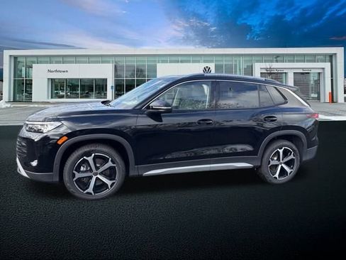 New 2025 Volkswagen Tiguan SE image 3