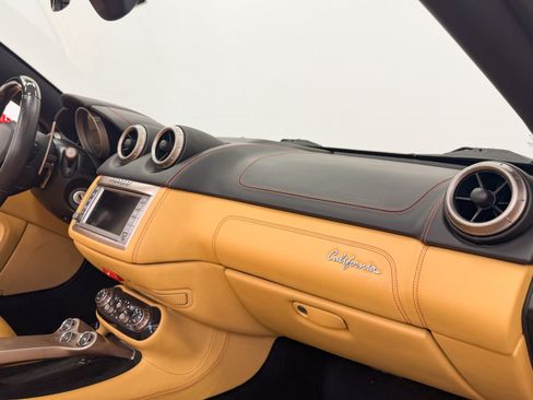 Used 2014 Ferrari California RWD image 14